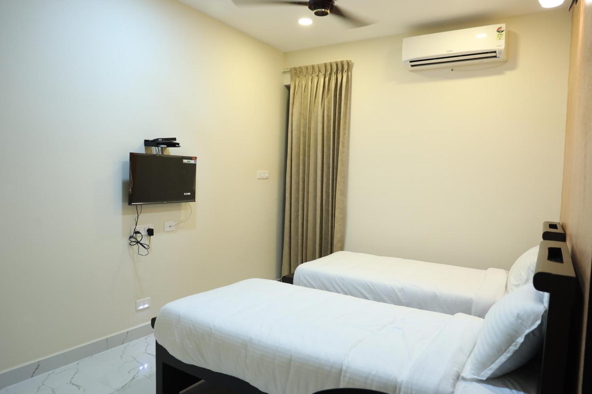 Vr Paradise Inn Kelambākkam Esterno foto